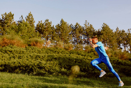 以确保他的 以确保他的