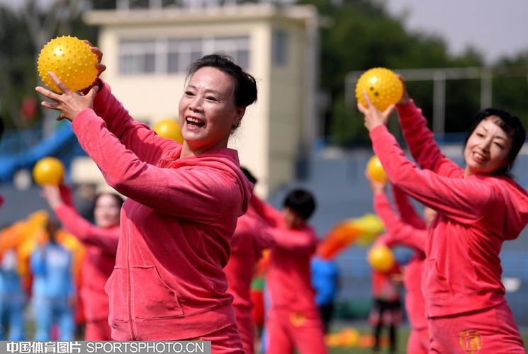 不仅帮助她 不仅帮助她